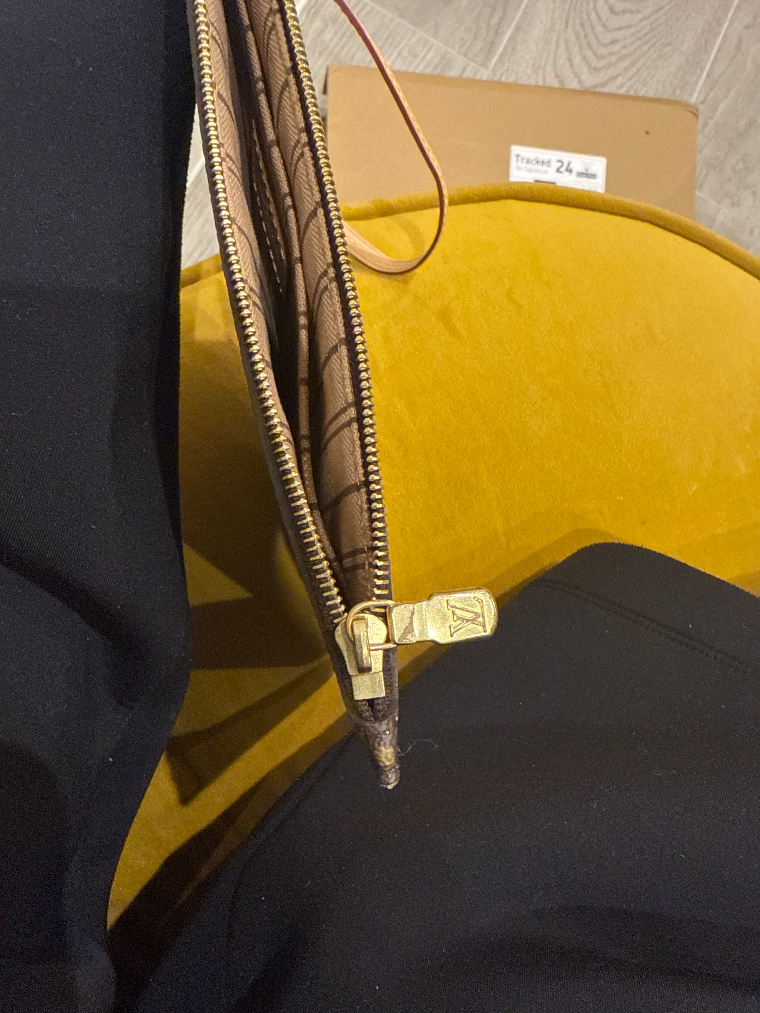 Louis Vuitton Monogram Pouch (from Neverfull Tote) - Image 12