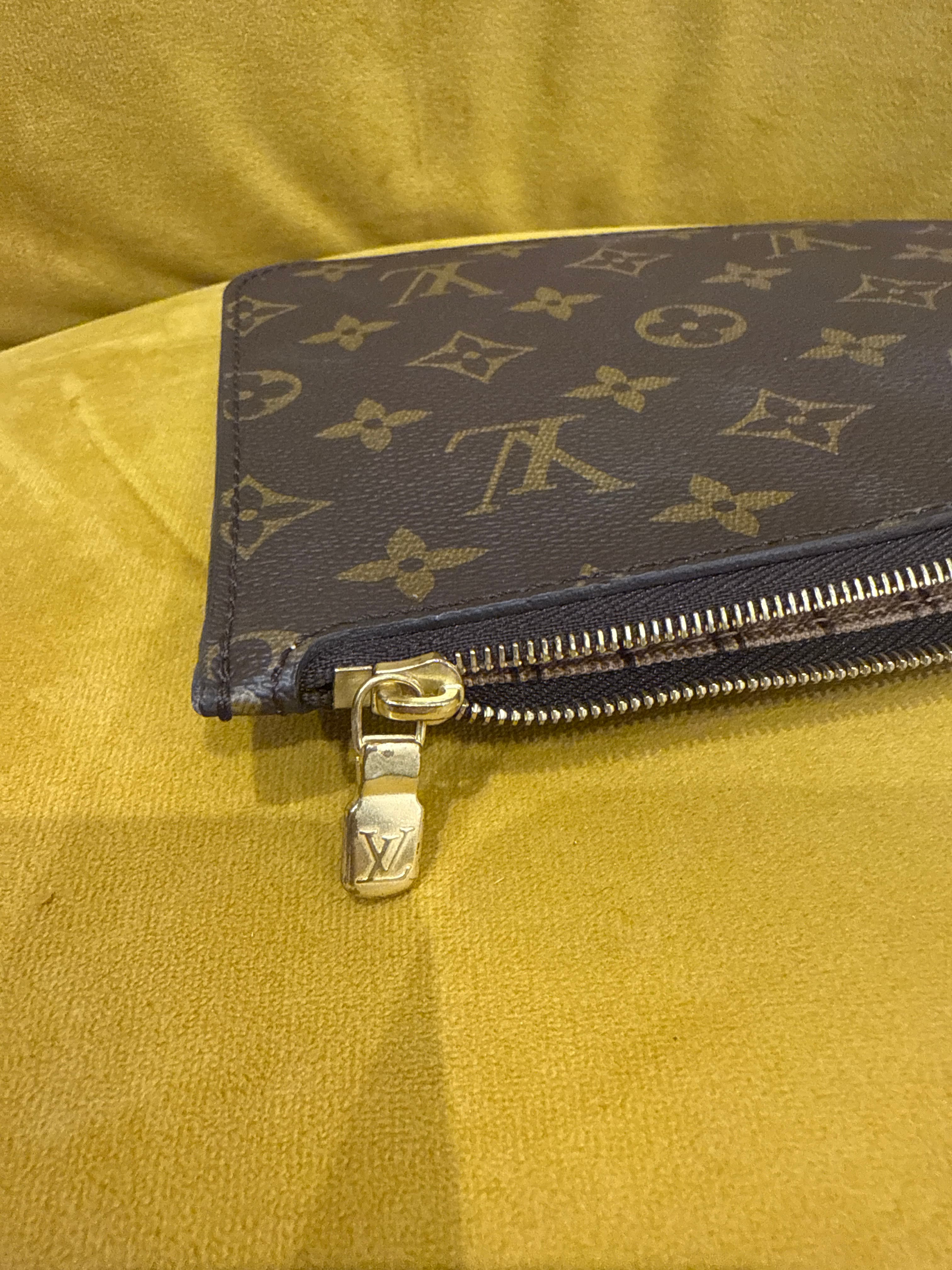 Louis Vuitton Monogram Pouch (from Neverfull Tote) - Image 6