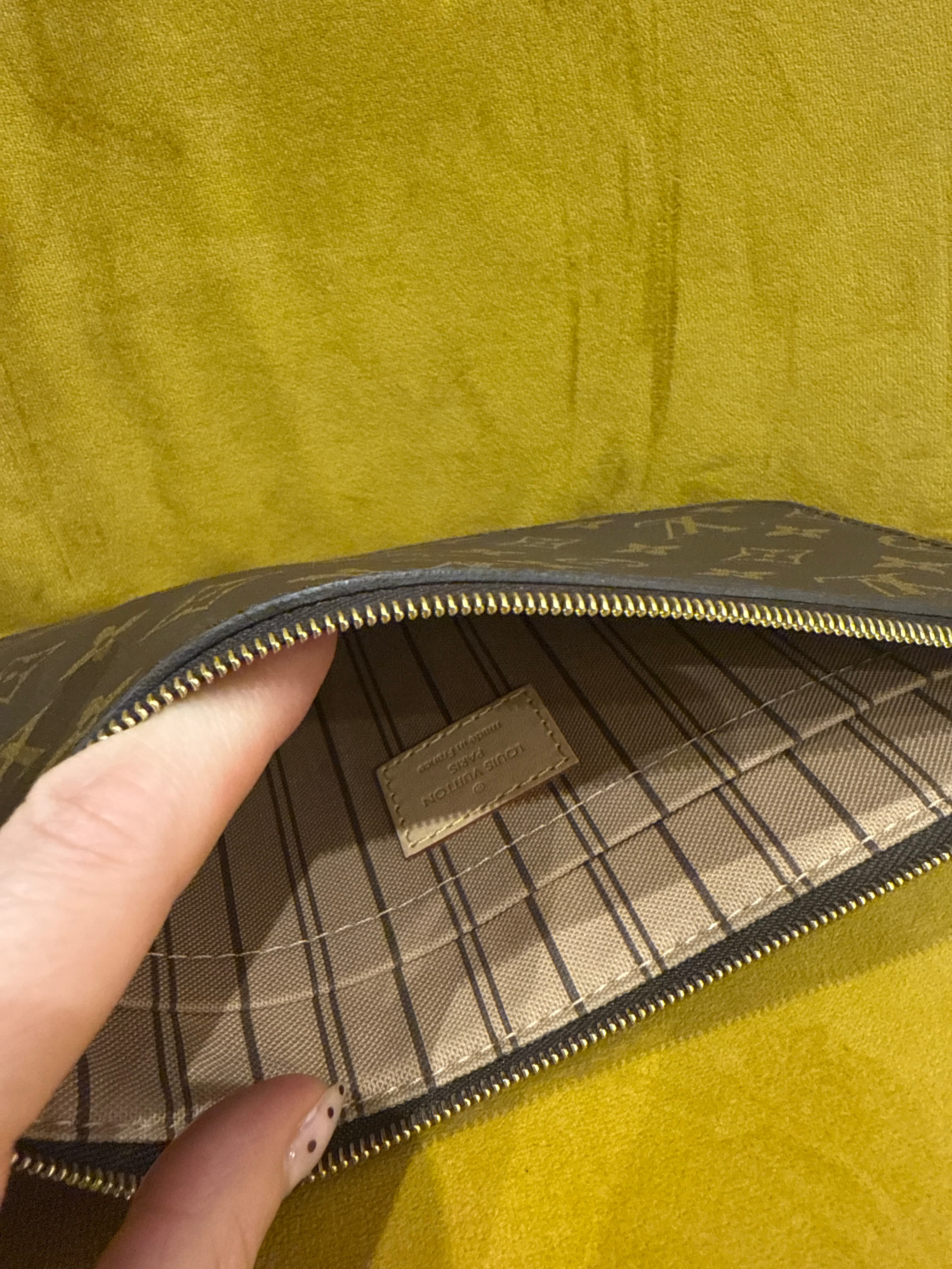 Louis Vuitton Monogram Pouch (from Neverfull Tote) - Image 7