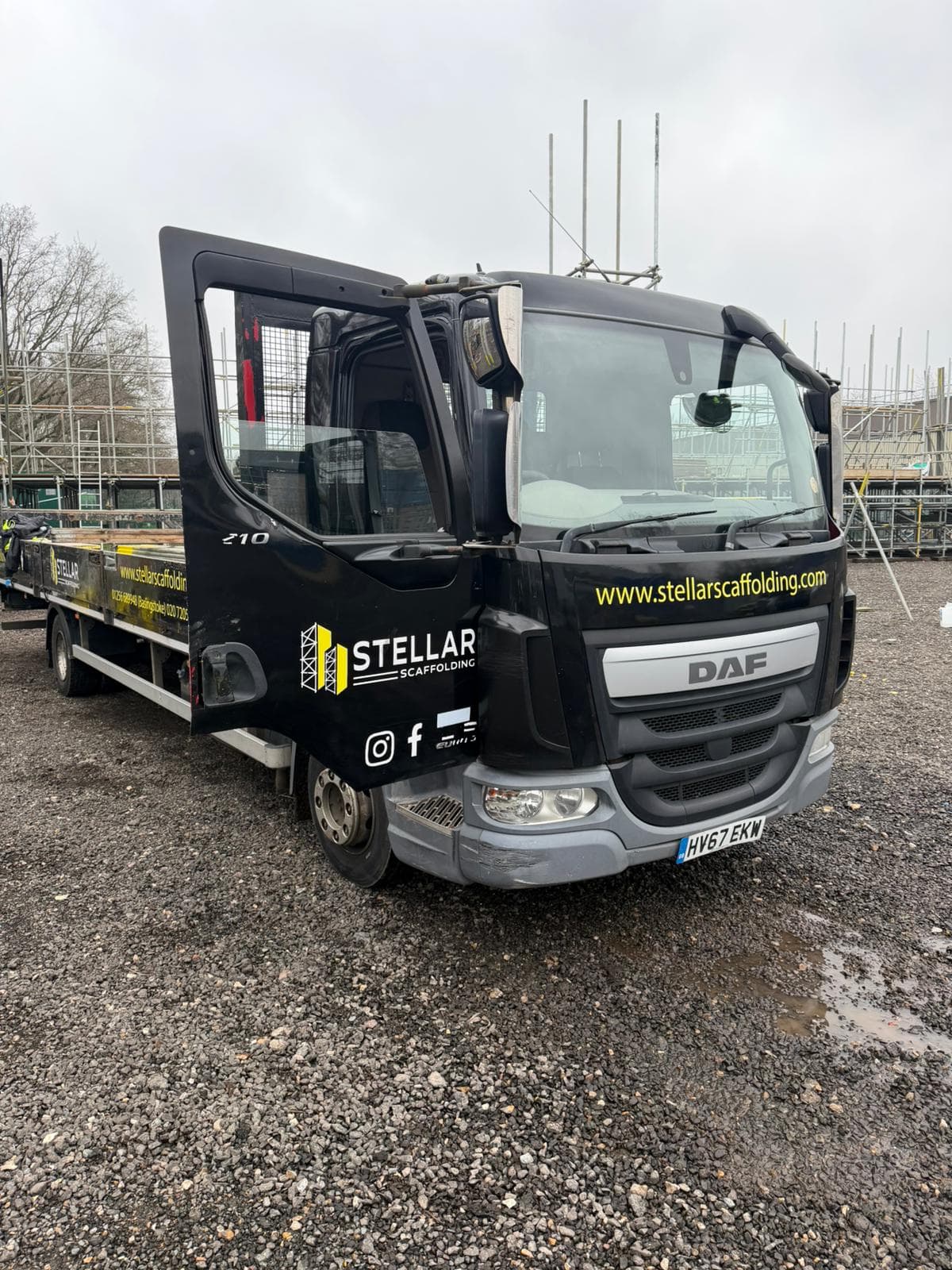 Stellar Scaffolding Black 12.5t DAF 67 Plate Lorry - Image 1
